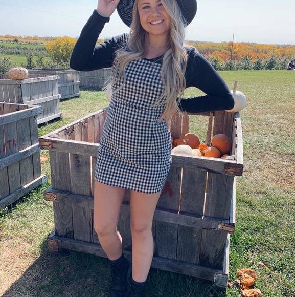 Profile Picture of Lexi Jennerjohn (@jennerjohn) on Poshmark