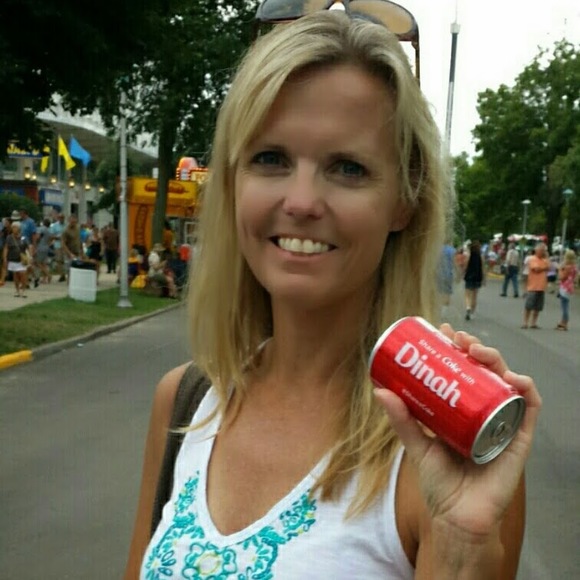 Profile Picture of Dinah Boelter (@dboelter) on Poshmark