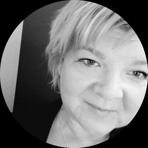 Profile Picture of Lisa Scherber (@thereamommylisa) on Poshmark