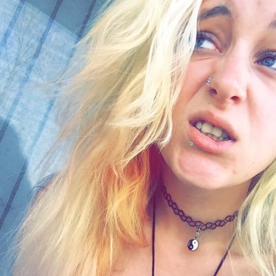 Profile Picture of Emily Shew (@EmmuhleighJay) on Twitter