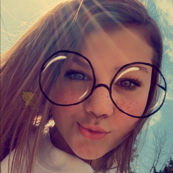 Profile Picture of Dana Weinel (@danaweinel_) on Poshmark