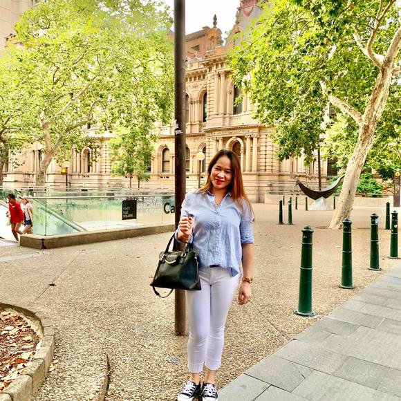 Profile Picture of Julie Howitt (@juliehowitt) on Poshmark