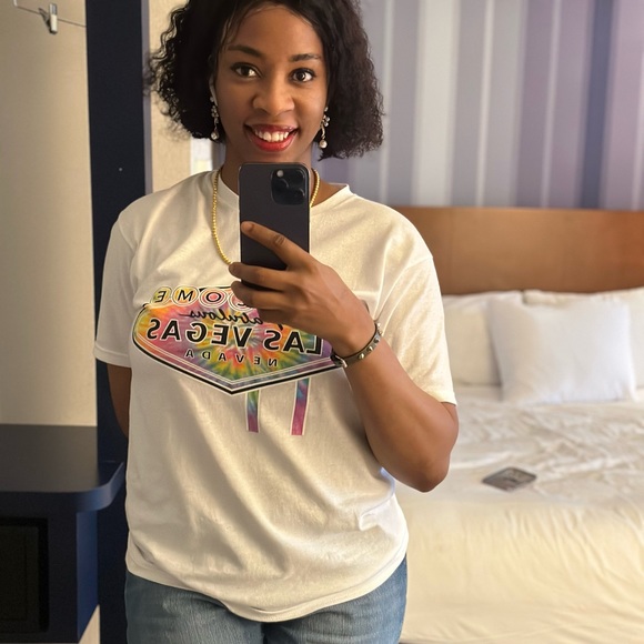 Profile Picture of Queensley diamond Etukudoh (@queensleyd) on Poshmark