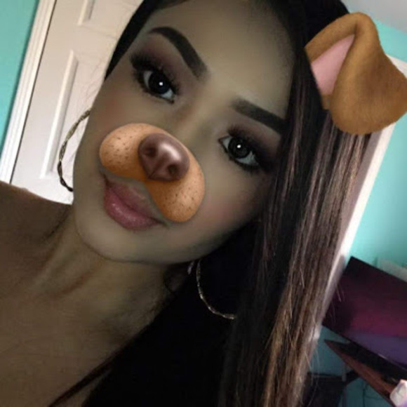 Profile Picture of Gabriela Gutierrez (@gabrielag23358) on Poshmark