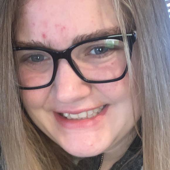 Profile Picture of Laynie Speicher (@layniespeicher) on Poshmark