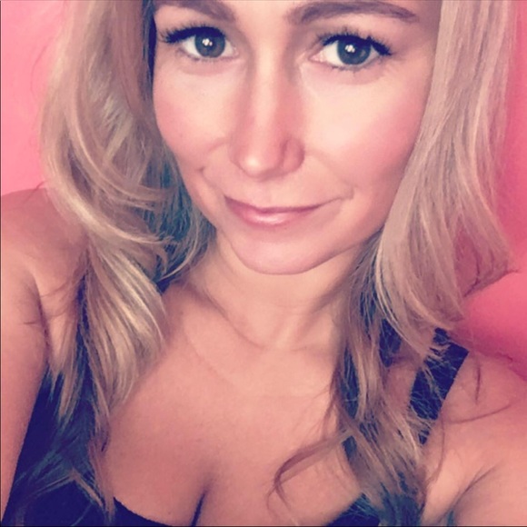 Profile Picture of Lucy Pires (@lucyp81) on Poshmark