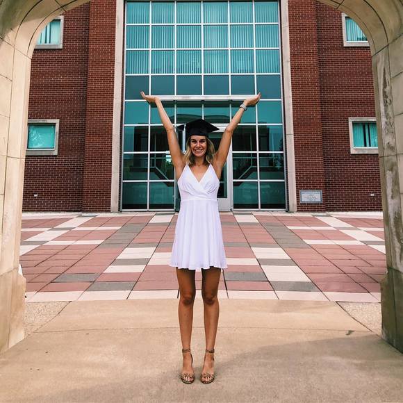 Profile Picture of Kelsey Mitchell (@kelsmitch98) on Poshmark