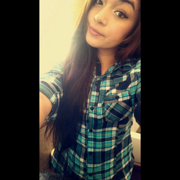 Profile Picture of Paula Ramos (@darlingg44) on Poshmark