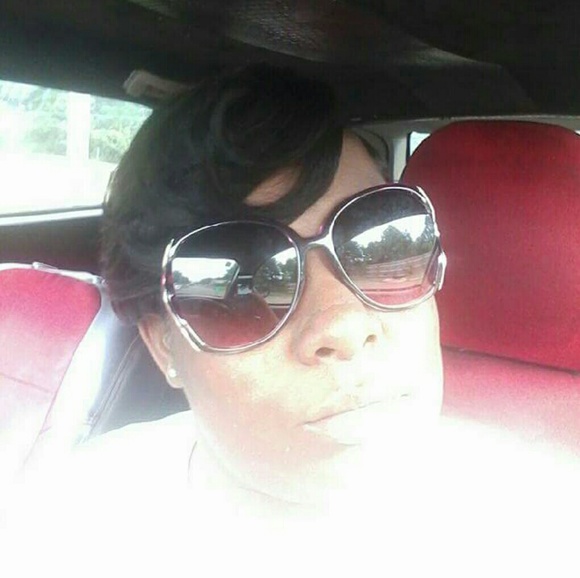 Profile Picture of Eboni James (@mrlilruru) on Poshmark