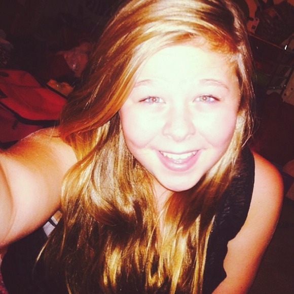 Profile Picture of Aurora Amesbury (@roraberrie) on Poshmark