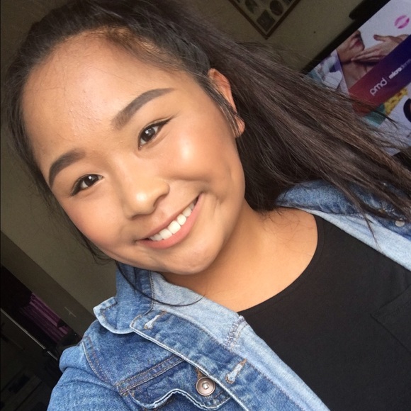 Profile Picture of Cindy Vue (@euv_cindayee) on Poshmark