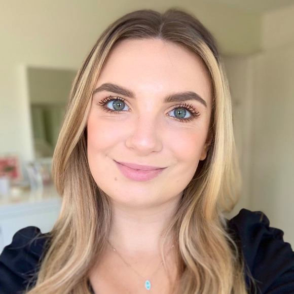 Profile Picture of Ashley Hilgarth (@chicklet01) on Poshmark