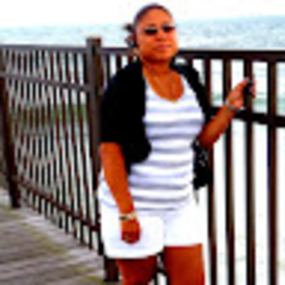 Profile Picture of Minerva Baez (@minnie641967) on Poshmark