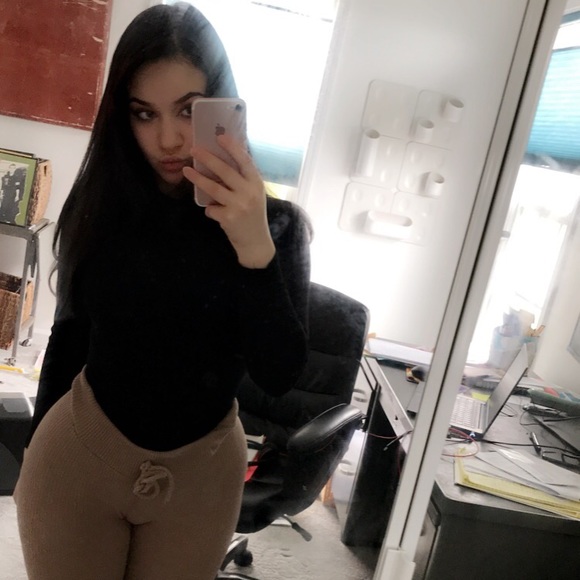 Profile Picture of Natalie Fornieri (@nataliefornieri) on Poshmark