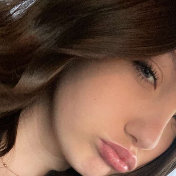 Profile Picture of Kylee Gulledge (@kyleegulledge) on Poshmark