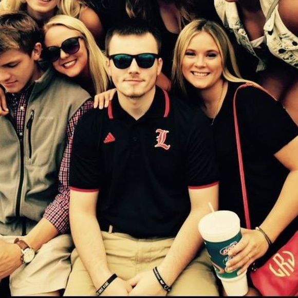 Profile Picture of Billy Stopinski (@billystopinski) on Poshmark