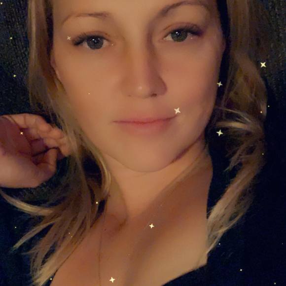 Profile Picture of Miranda Downs (@miranda8starr) on Poshmark