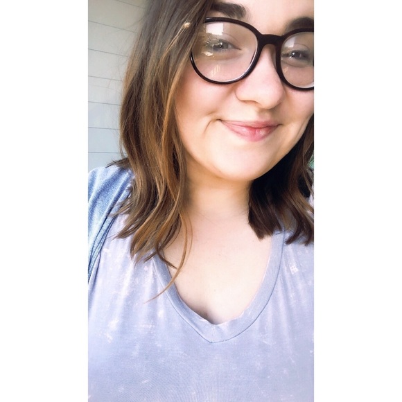 Profile Picture of Haley Puszkiewicz (@hpuszkiewicz2) on Poshmark