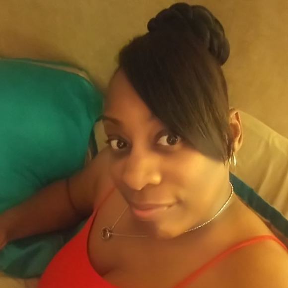 Profile Picture of Cea Spraggins (@mzceacea) on Poshmark