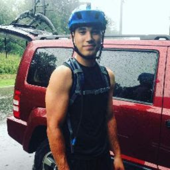 Profile Picture of Alberto Caraballo (@albertocarab167) on Poshmark