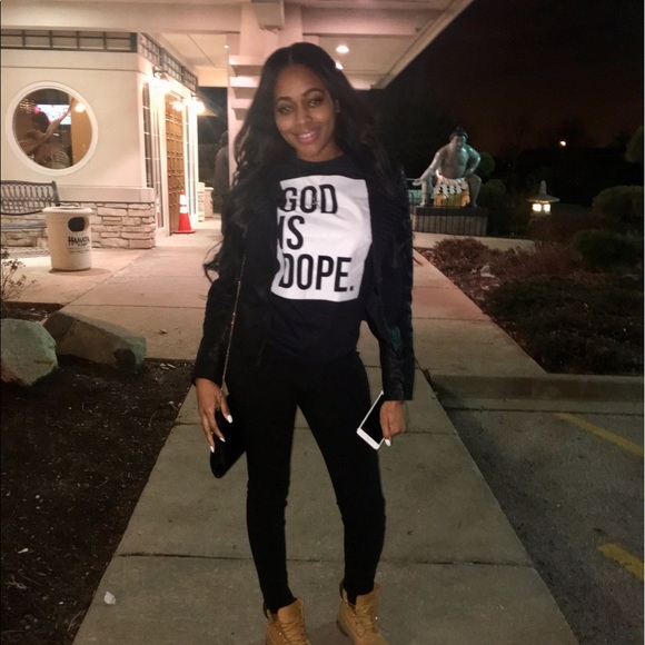Profile Picture of Danielle Pender (@0danielle3888) on Poshmark