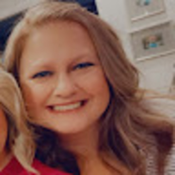 Profile Picture of Brooke Peter (@brookepeter549) on Poshmark