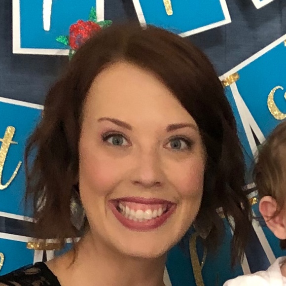 Profile Picture of Lindee Stanek (@lindee_stanek) on Poshmark