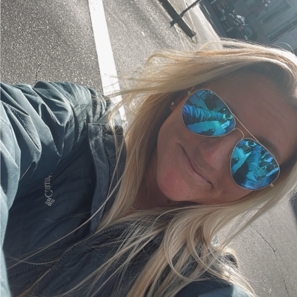 Profile Picture of Emily Estroff (@emilyestroff) on Poshmark