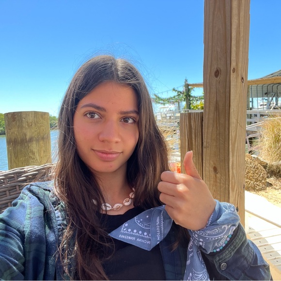 Profile Picture of Giana Rivera (@gianar123) on Poshmark