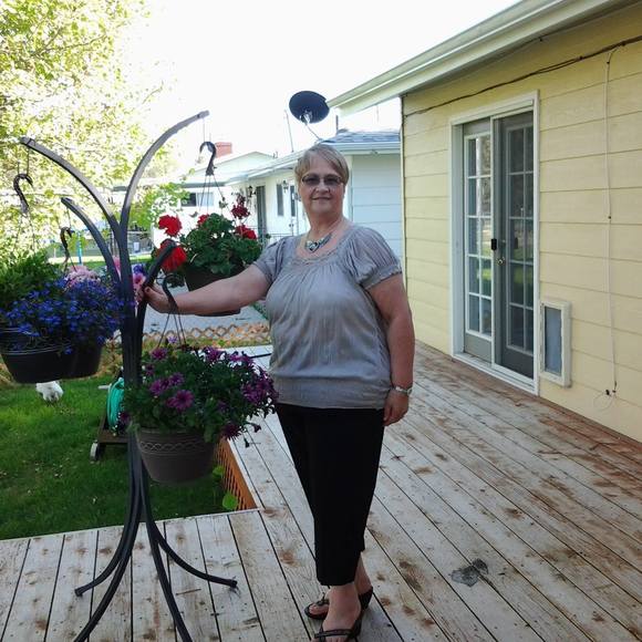 Profile Picture of Jeanne Helser (@helser) on Poshmark