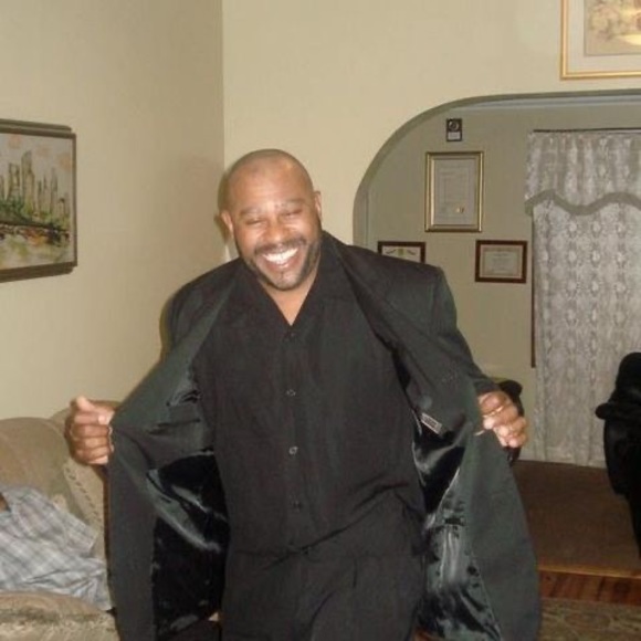 Profile Picture of Thaddeus Parker (@thaddeuspark919) on Poshmark