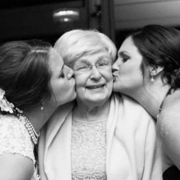 Profile Picture of Gwen Hubach (@gh329506) on Poshmark