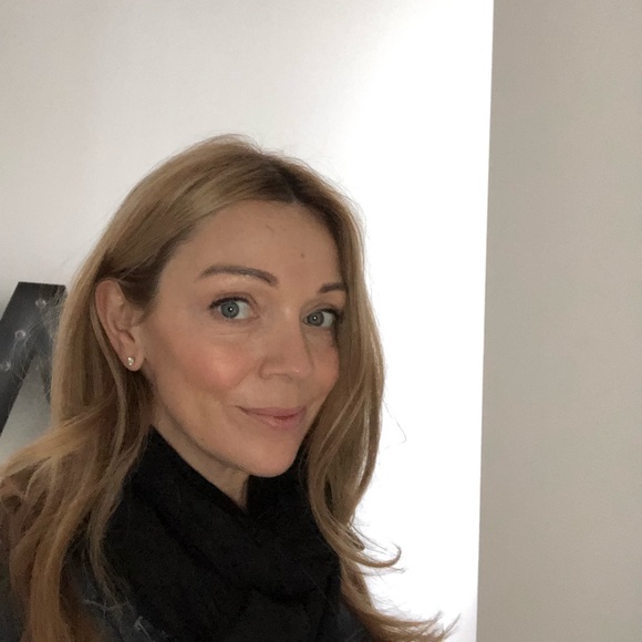 Profile Picture of Corinne Waldie (@corkyb128) on Poshmark