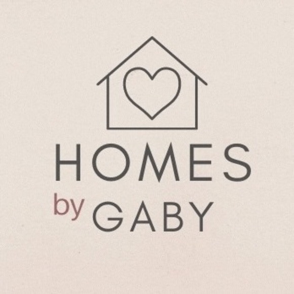 Profile Picture of Gaby Comitz (@homesbygabyy) on Poshmark