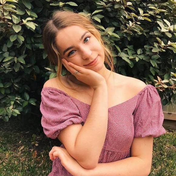 Profile Picture of Sophie Bivens (@sophiebivens) on Poshmark