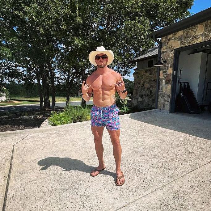 Profile Picture of Eric Bare (@ericbare8) on Tiktok