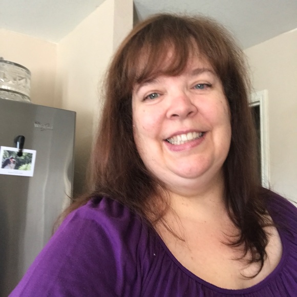 Profile Picture of Deborah Tonelli (@deborahtonelli) on Poshmark