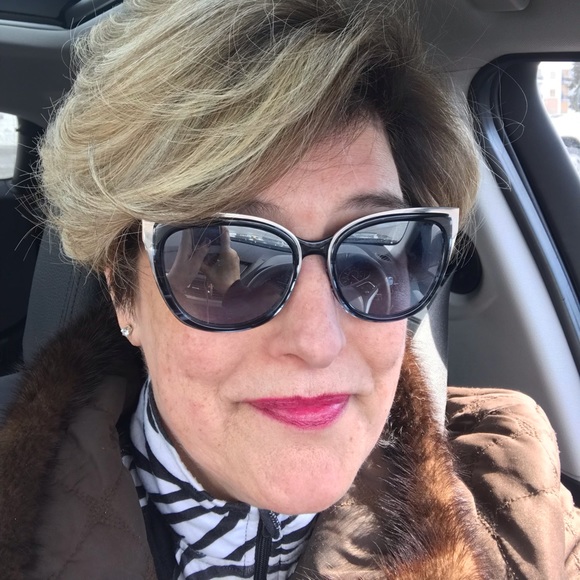 Profile Picture of Mary Benjamin (@maryannellab) on Poshmark