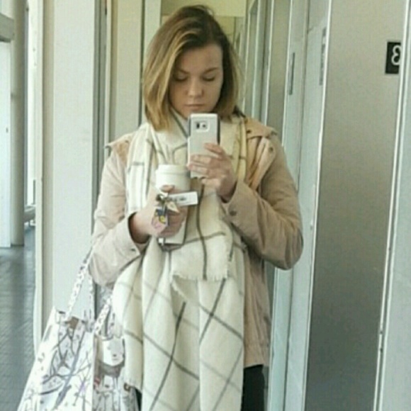 Jenna Edmonds - Poshmark Profile Picture of Jenna Edmonds (@14jedmonds) on Poshmark