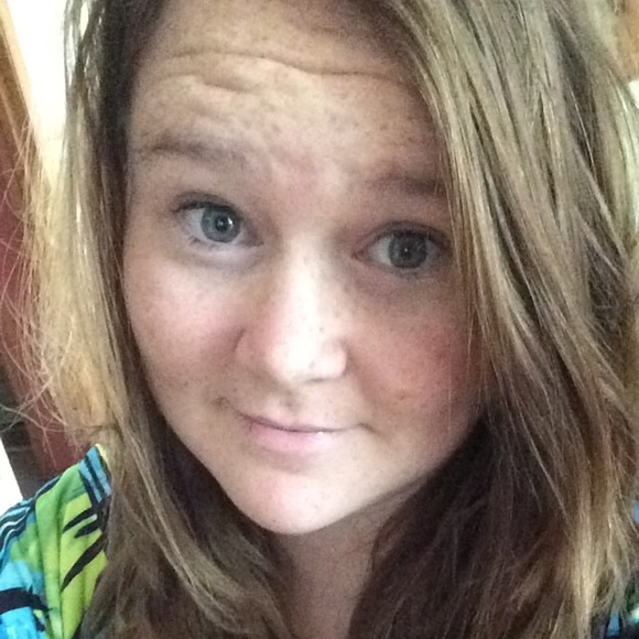 Profile Picture of Haley Hoffman (@haleyhoffman22) on Poshmark