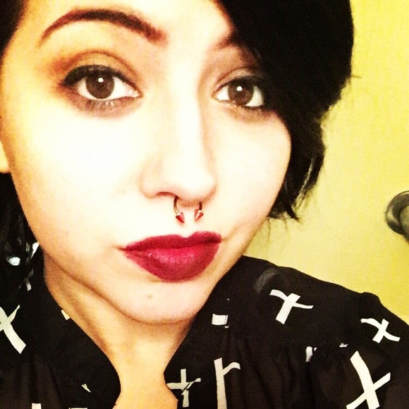 Profile Picture of Jessica Samaniego (@jessicause) on Poshmark