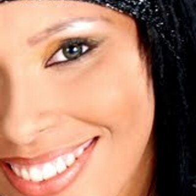 Profile Picture of Danielle Constantino (@daniconstantine) on Twitter