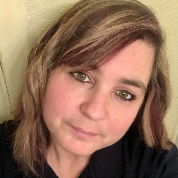 Profile Picture of Eva Reamy whearley (@emrw765) on Poshmark