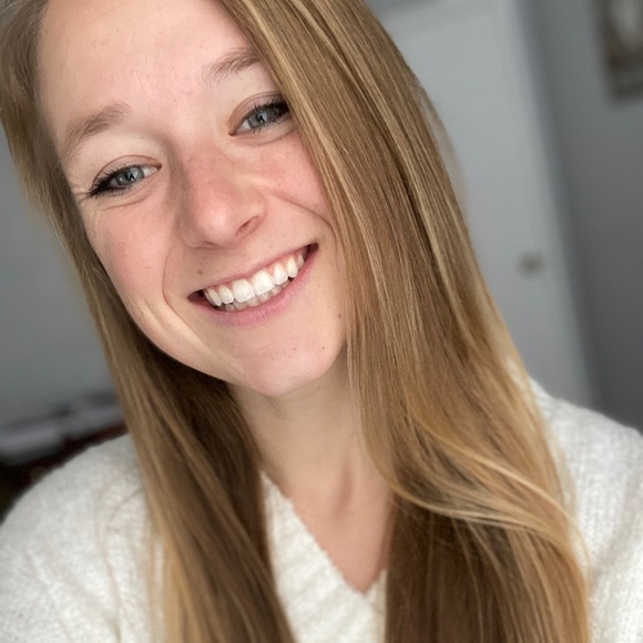 Profile Picture of Danielle Siebert (@siebers17) on Poshmark