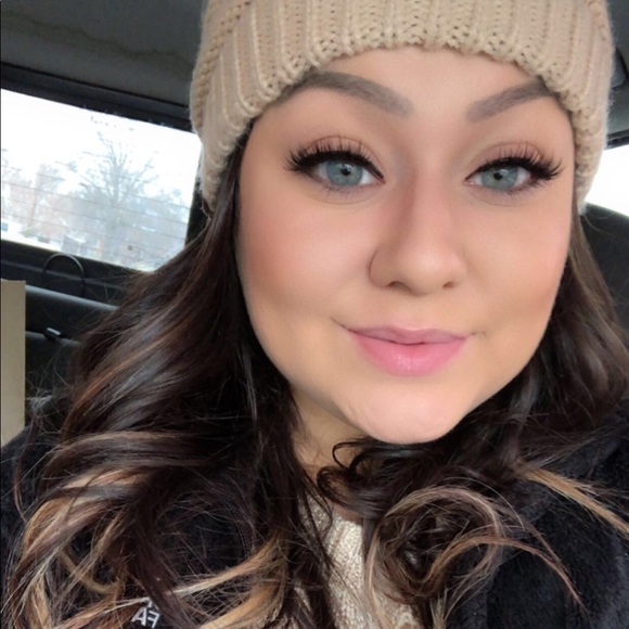 Profile Picture of Mariah Alvarez (@malvarez1015) on Poshmark