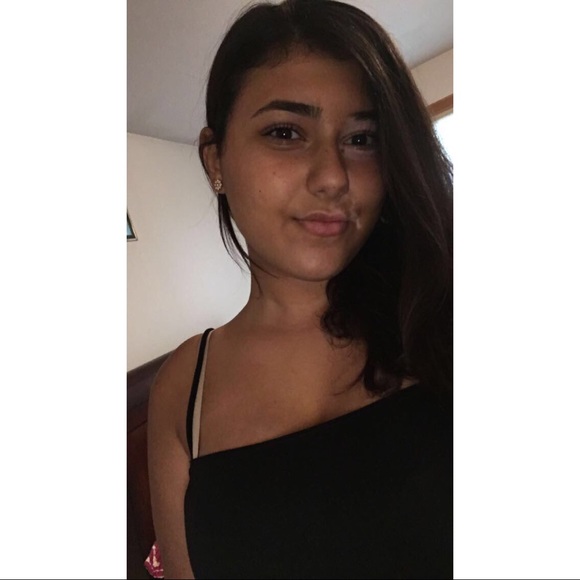 Profile Picture of Christy Shetayh (@christyshetayh) on Poshmark