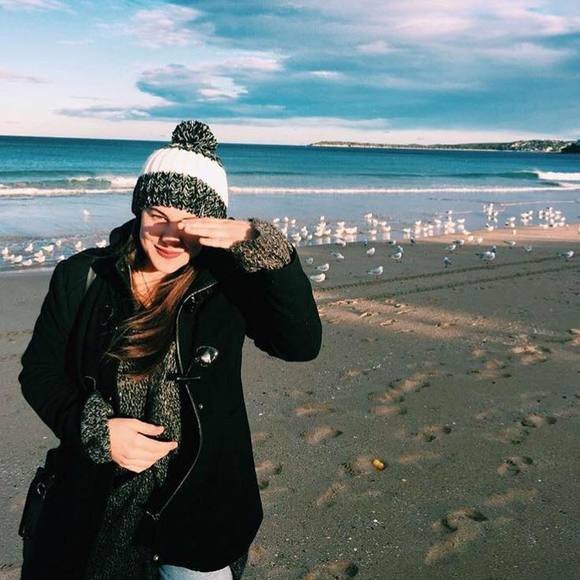 Profile Picture of Lulu Maritza (@lulu_maritza) on Poshmark