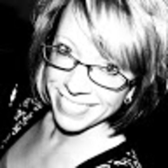 Profile Picture of Alisha Clinkenbeard (@canvasprecision) on Poshmark