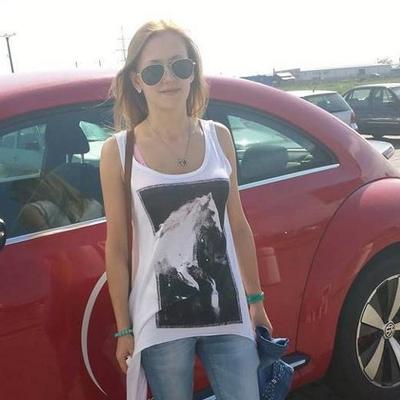 Profile Picture of Stîngaciu Mihaela (@KarynaBest1989) on Twitter