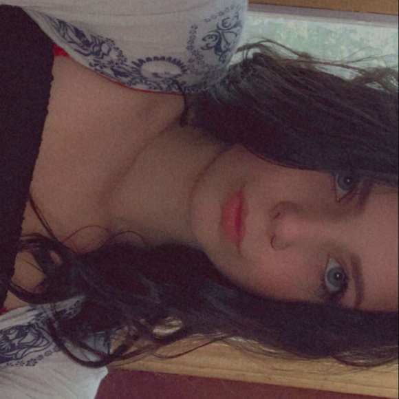 Profile Picture of Jade Rycroft (@jade_ryc) on Poshmark